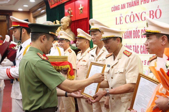 30 lãnh đạo cấp phòng và tương đương thuộc Công an Hà Nội nghỉ hưu trước tuổi ảnh 4