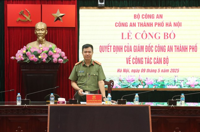 30 lãnh đạo cấp phòng và tương đương thuộc Công an Hà Nội nghỉ hưu trước tuổi ảnh 2