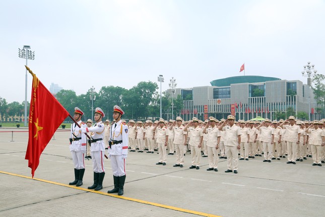 Công an Hà Nội biểu dương, tôn vinh gương điển hình trong phong trào thi đua ‘Vì an ninh Tổ quốc’ ảnh 5
