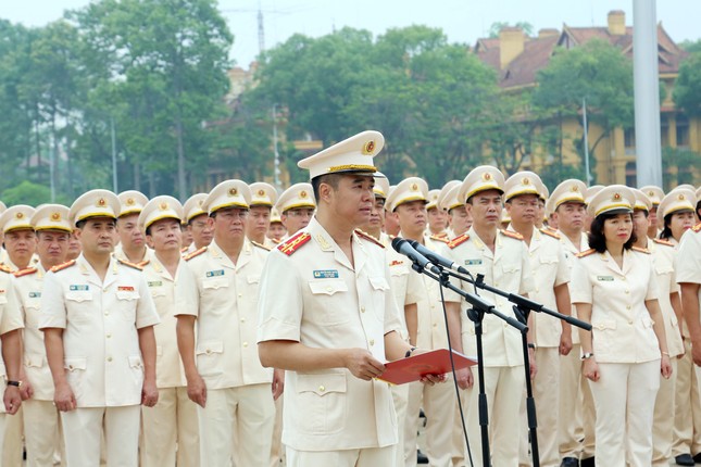Công an Hà Nội biểu dương, tôn vinh gương điển hình trong phong trào thi đua ‘Vì an ninh Tổ quốc’ ảnh 6