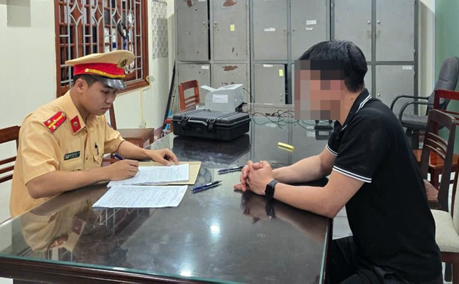 Tài xế lùi xe trên cao tốc Hà Nội – Thái Nguyên bị phạt 35 triệu đồng ảnh 1