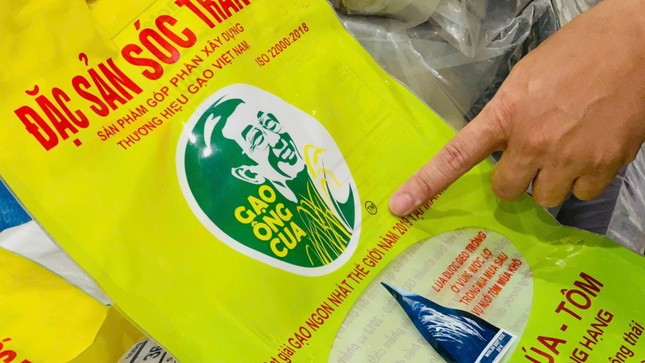 Hà Nội: Hai chủ cửa hàng bắt tay sản xuất, tiêu thụ hàng chục tấn gạo ST25 giả ảnh 3