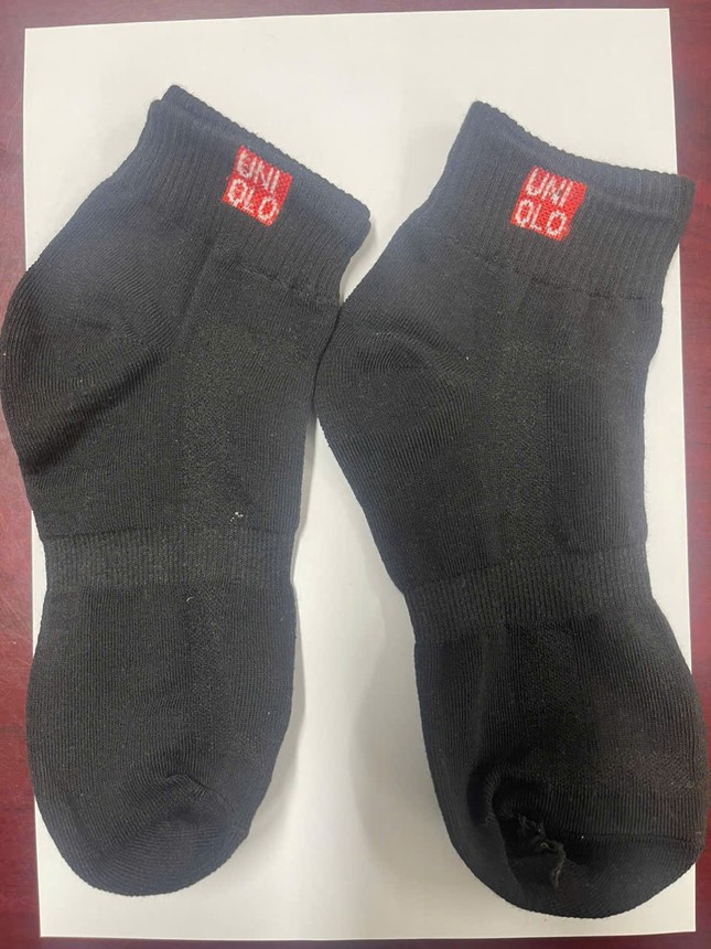 Khởi tố đối tượng sản xuất 200.000 đôi tất giả Nike, Adidas ảnh 6