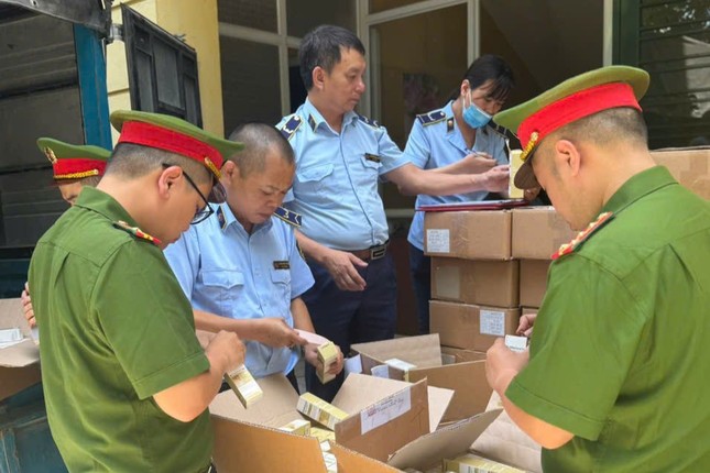 Hà Nội: Thu giữ hơn 5.400 sản phẩm mỹ phẩm không rõ nguồn gốc ảnh 2