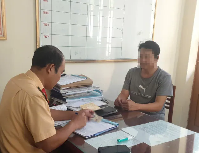 CLIP: Tài xế xe buýt vượt ẩu gây va chạm giao thông, bị phạt 5 triệu đồng và trừ 2 điểm GPLX ảnh 1