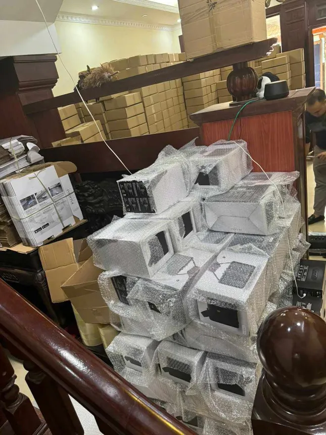 Hà Nội: Triệt phá đường dây bán hàng giả thương hiệu Marshall quy mô lớn ảnh 6