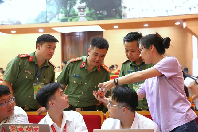 1.500 cán bộ, chiến sĩ Công an Thủ đô thi đánh giá về chuyển đổi số ảnh 2