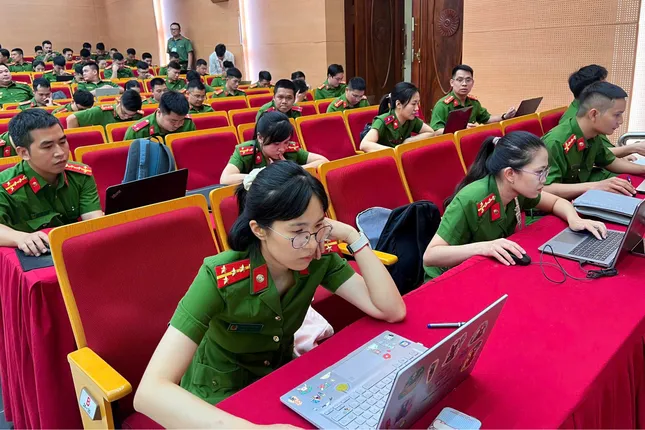 1.500 cán bộ, chiến sĩ Công an Thủ đô thi đánh giá về chuyển đổi số ảnh 1