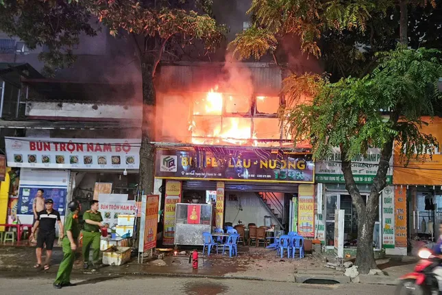 Quán lẩu nướng ở Hà Nội cháy ngùn ngụt ảnh 1