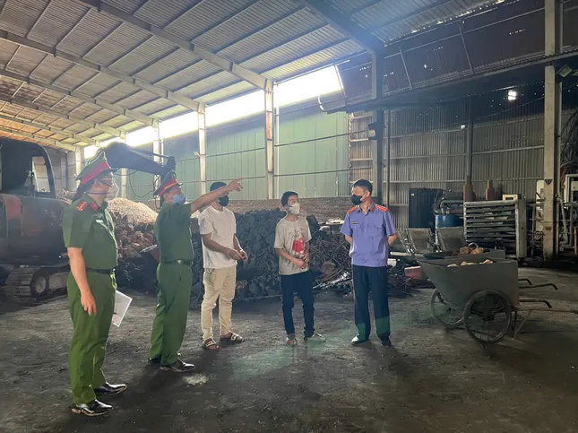 Phát hiện hơn 1.600 tấn chì thải chôn lấp trái phép ở Hà Nội ảnh 2