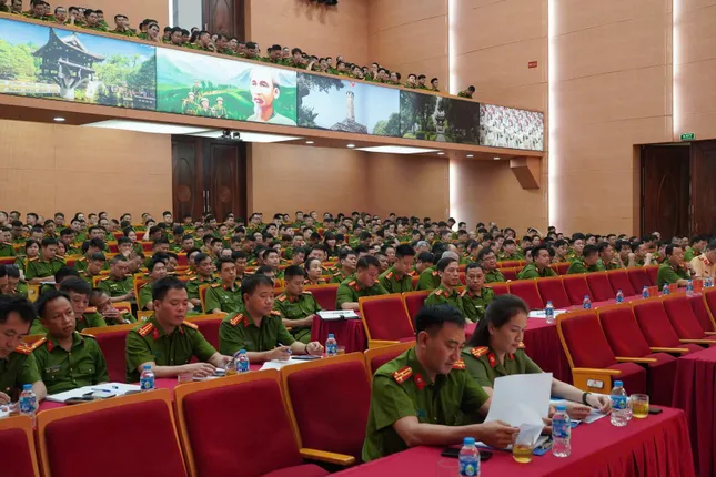 Hà Nội: Hơn 10.000 công an cấp xã tập huấn nghiệp vụ, sẵn sàng cho mô hình chính quyền 2 cấp ảnh 1