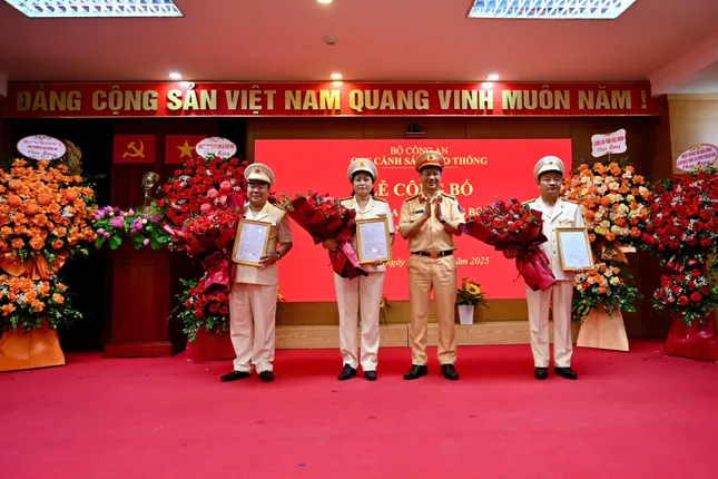Cục CSGT có thêm 3 phó cục trưởng- Ảnh 1. Cục CSGT có thêm 3 phó cục trưởng- Ảnh 1.