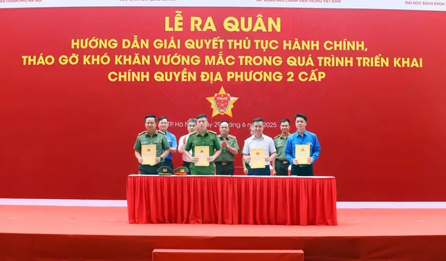 Ra quân hướng dẫn thủ tục hành chính trong triển khai chính quyền địa phương 2 cấp ảnh 1
