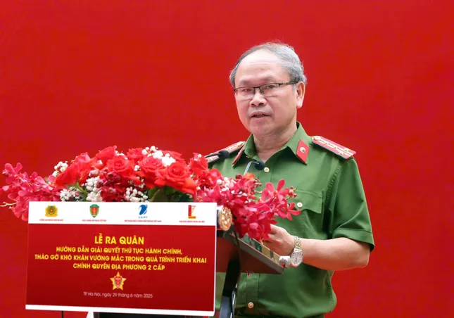 Ra quân hướng dẫn thủ tục hành chính trong triển khai chính quyền địa phương 2 cấp ảnh 2