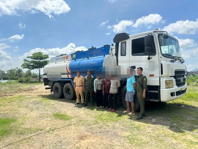 Phát hiện gần 5.000 lít dầu D.O không nguồn gốc vận chuyển trên sông Thị Vải ảnh 1