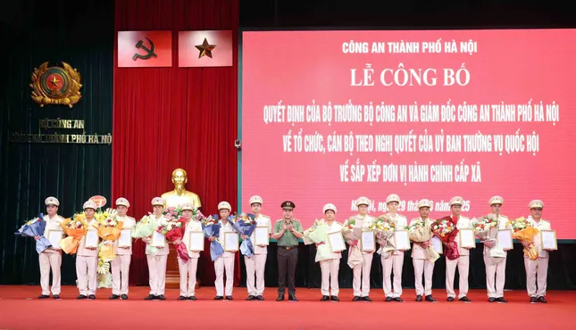 Công an Hà Nội ra mắt 126 Trưởng Công an cấp xã ảnh 4