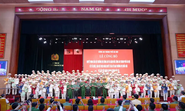 Công an Hà Nội ra mắt 126 Trưởng Công an cấp xã ảnh 1