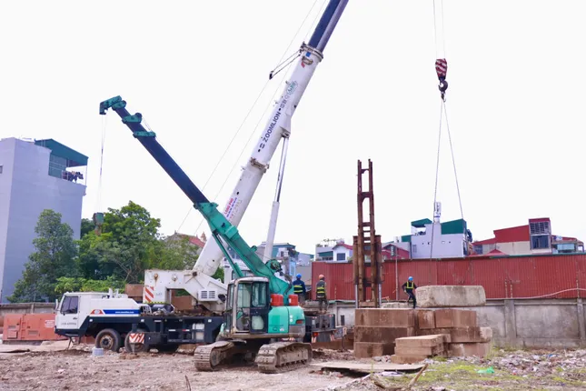 Ngày thứ 3 tăng tốc, hoàn thành 7/20 tim cọc tại dự án đường cao tốc kết hợp đường sắt đô thị V+ ảnh 1