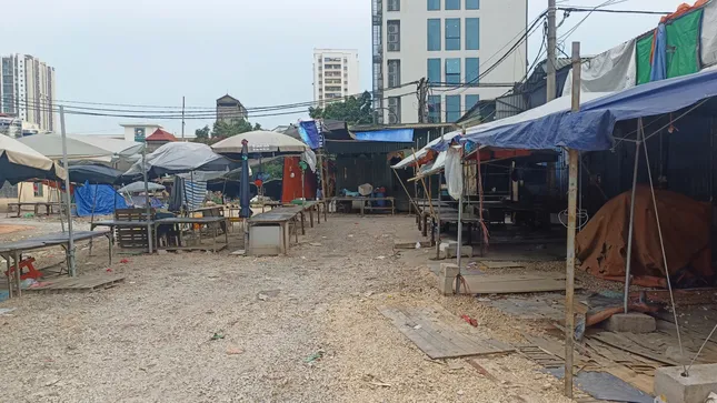 Tiểu thương ở chợ Phùng Khoang bức xúc vì bị 'vạ lây' vụ thịt lợn nhiễm dịch tả lợn châu Phi ảnh 4