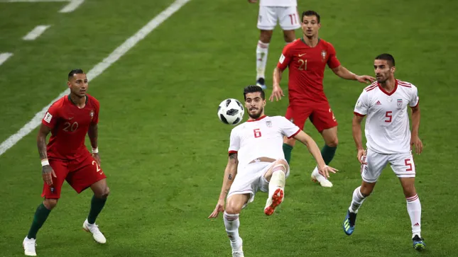 VAR thay đổi ngôi đầu bảng B World Cup trong chớp mắt ảnh 2