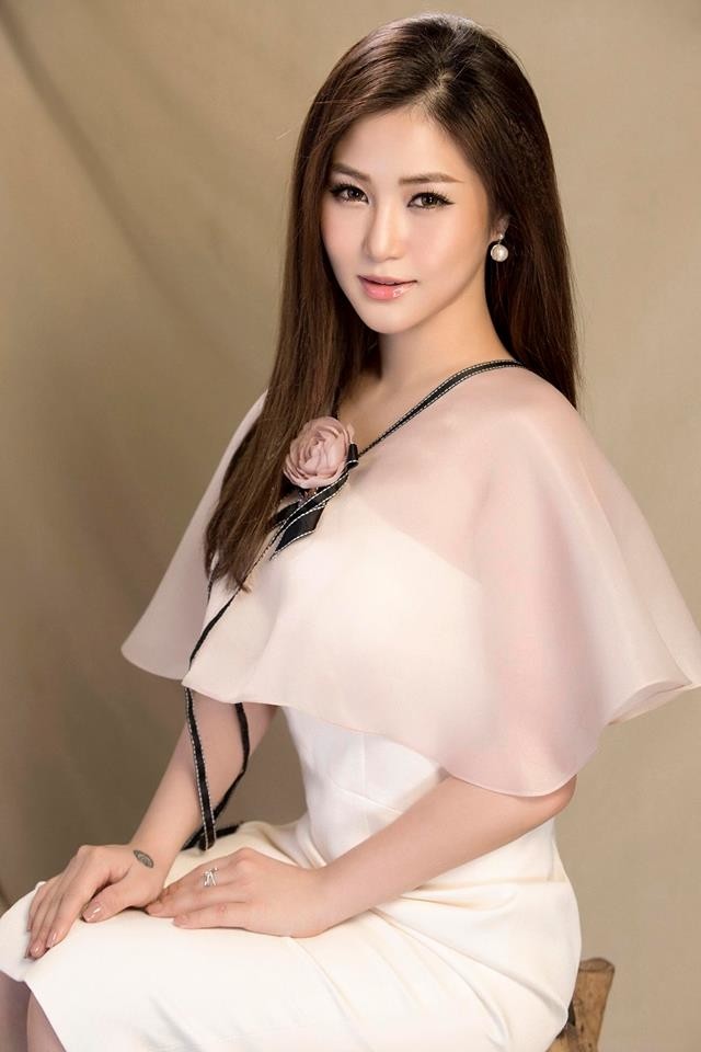 Hương Tràm: Áp lực công việc nhiều nên ngại... yêu ảnh 1