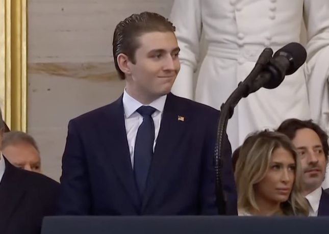 Diện mạo Barron Trump trong lễ nhậm chức của cha ảnh 3