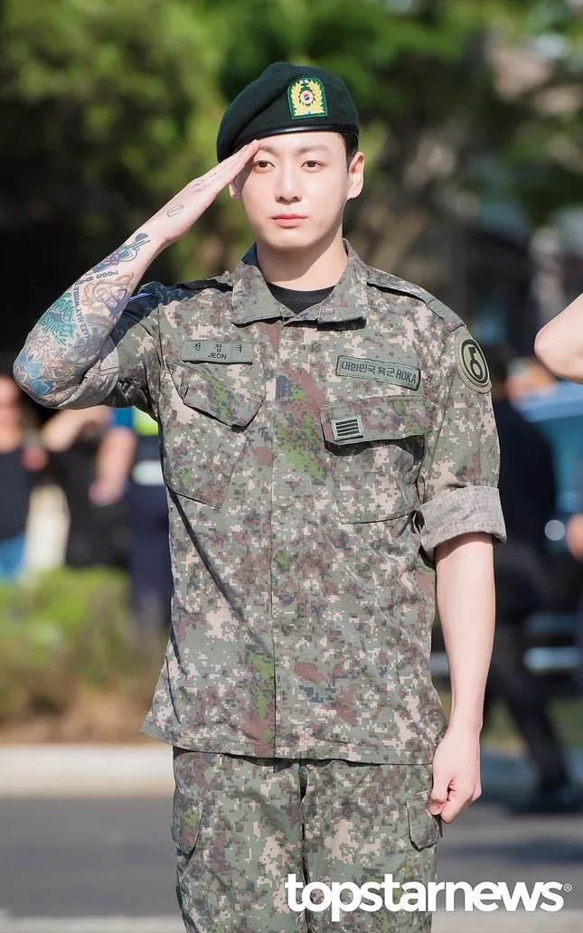 Jungkook, Jimin (BTS) xuất ngũ ảnh 1