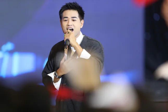 Ca sĩ có bản hit 200 triệu view khuấy động sự kiện Hoa hậu Hà Trúc Linh về lại trường ảnh 1