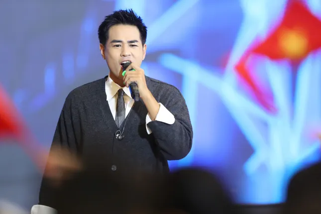 Ca sĩ có bản hit 200 triệu view khuấy động sự kiện Hoa hậu Hà Trúc Linh về lại trường ảnh 3