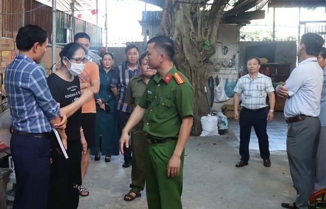 Cơ sở chữa bệnh bằng nước chống đối, khóa cửa không cho đoàn kiểm tra về ảnh 3