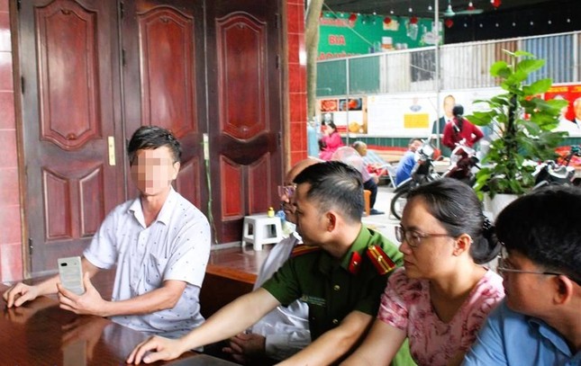 Chủ cơ sở chữa bệnh bằng nước gỡ bỏ biển quảng cáo, xóa bài viết trên facebook ảnh 1
