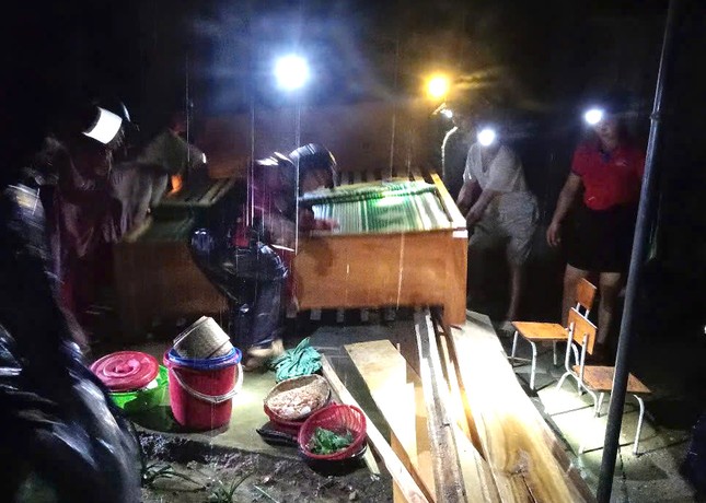 Lũ quét ập về trong đêm, nhiều nhà ở xã biên giới Nghệ An tan hoang ảnh 3