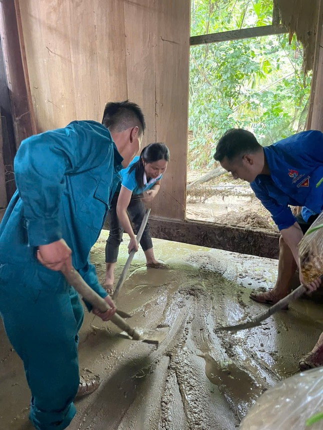 Nghệ An: Nhà bị cuốn trôi, đường ngập bùn sau trận lũ quét dữ dội ảnh 11