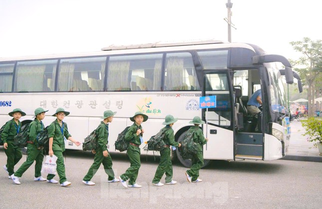 400 chiến sĩ nhí trải nghiệm khóa huấn luyện ‘Học kỳ trong Quân đội’ ảnh 8