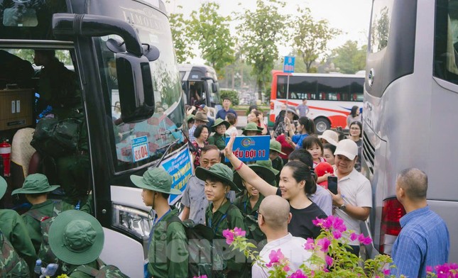 400 chiến sĩ nhí trải nghiệm khóa huấn luyện ‘Học kỳ trong Quân đội’ ảnh 9
