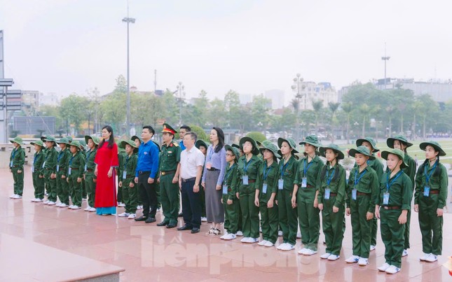 400 chiến sĩ nhí trải nghiệm khóa huấn luyện ‘Học kỳ trong Quân đội’ ảnh 4