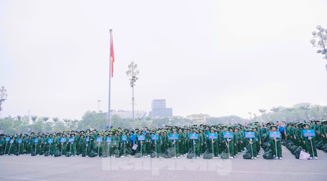400 chiến sĩ nhí trải nghiệm khóa huấn luyện ‘Học kỳ trong Quân đội’ ảnh 1