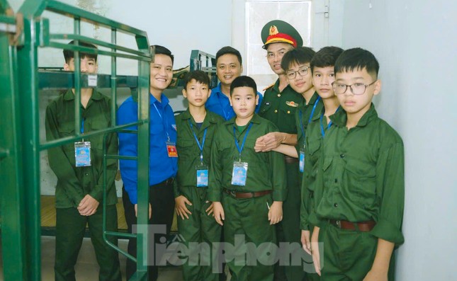 400 chiến sĩ nhí trải nghiệm khóa huấn luyện ‘Học kỳ trong Quân đội’ ảnh 12