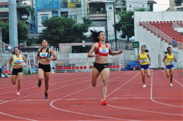 Cô gái vàng Tú Chinh tỏa sáng tại giải Điền kinh TPHCM mở rộng 2020 ảnh 1