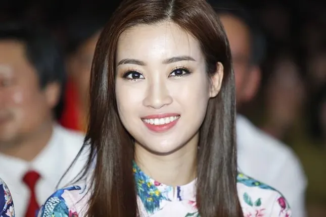 Hoa hậu, Á hậu Việt Nam xúc động gặp những nhân chứng sống của thời đạn bom ảnh 1