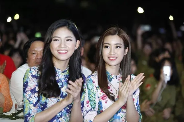 Hoa hậu, Á hậu Việt Nam xúc động gặp những nhân chứng sống của thời đạn bom ảnh 2