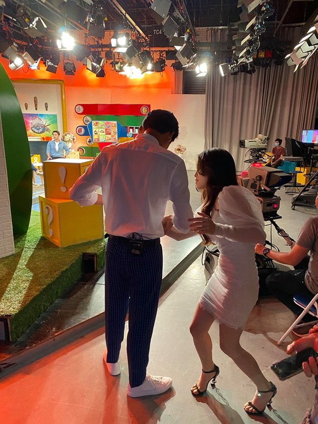 “Mr. Cần Trô” lén lút hẹn hò “Tiểu Quỳnh búp bê”, fan chắc giọng: “Không yêu hơi phí” ảnh 7