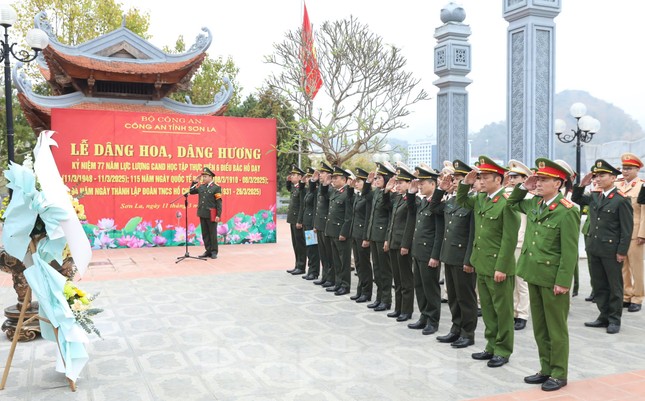 Giám đốc Công an Bắc Giang tuyên dương 20 gương mặt trẻ và công an xã tiêu biểu ảnh 3