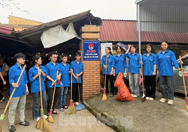 Thanh niên Phú Thọ tham gia đợt cao điểm xây dựng đô thị văn minh ảnh 5