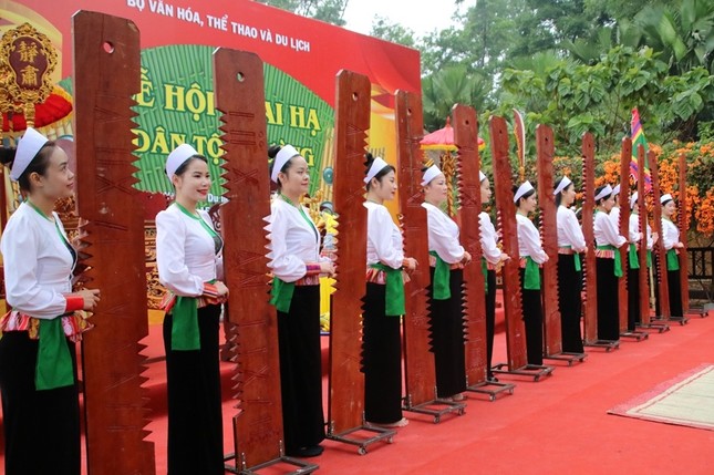 Ngắm bộ lịch tre - báu vật vô giá của người Mường ảnh 1