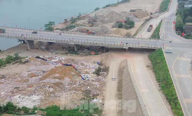 Hoà Bình: Đường đê mới đầu tư bị xe quá tải quần thảo cả ngày ảnh 3
