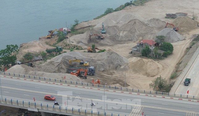 Hoà Bình: Đường đê mới đầu tư bị xe quá tải quần thảo cả ngày ảnh 5