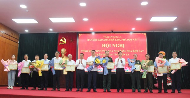 Sơn La công bố xoá xong nhà tạm, về đích sớm nhất trong các tỉnh miền núi phía Bắc ảnh 4