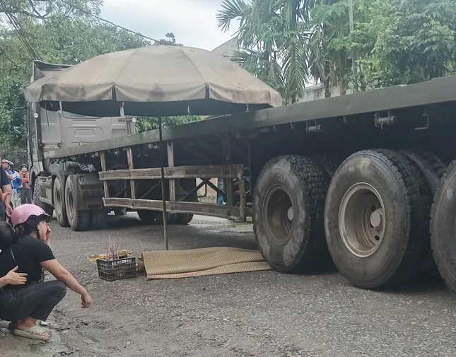 Hiện trường vụ tai nạn khiến một phụ nữ tử vong ảnh 1