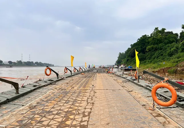 Binh chủng công binh trả lời về thông tin 'cầu phao Phong Châu bị lũ cuốn'- Ảnh 1. Binh chủng công binh trả lời về thông tin 'cầu phao Phong Châu bị lũ cuốn'- Ảnh 1.